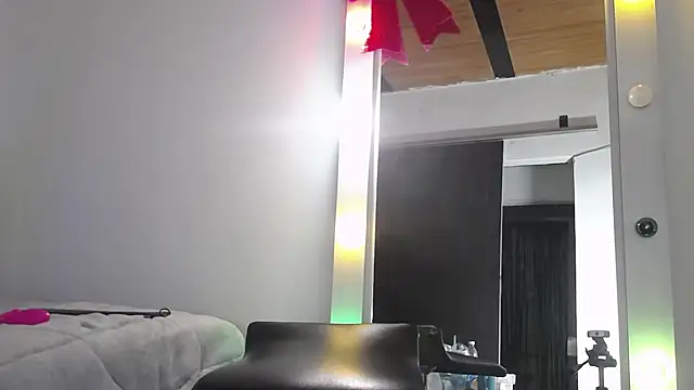 lorenna_pym webcam