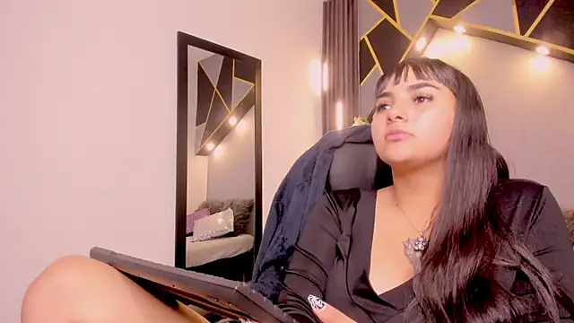 Bella_Raven webcam