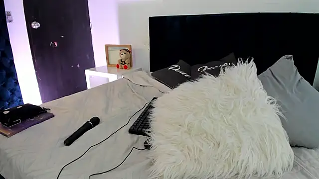 melanie_roux__ webcam