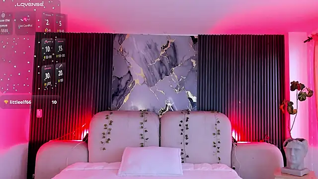 CarolineFyre webcam