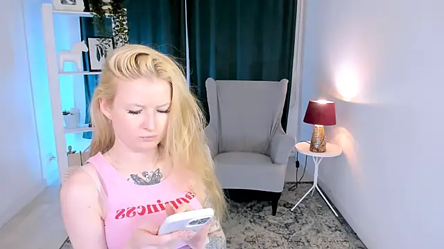 Laly_Peach webcam