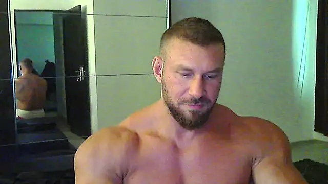muscularkevin live cam on StripChat