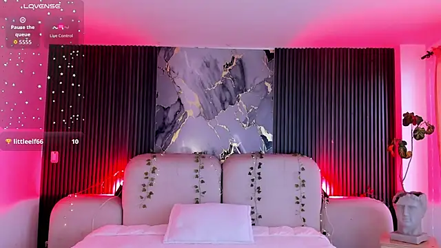 CarolineFyre webcam