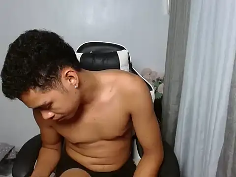 curlyasian_njxx webcam