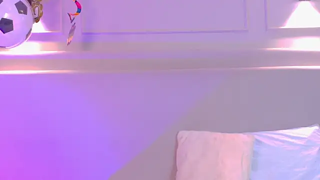 NaomiKlarc webcam