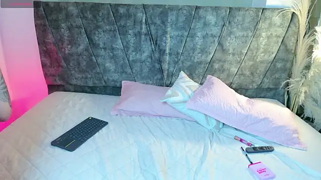 MadisonCollinss_ webcam