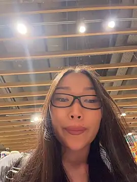 trytomakememoam live cam on StripChat