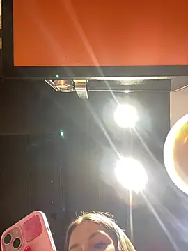 KrisMagnoly live cam on StripChat