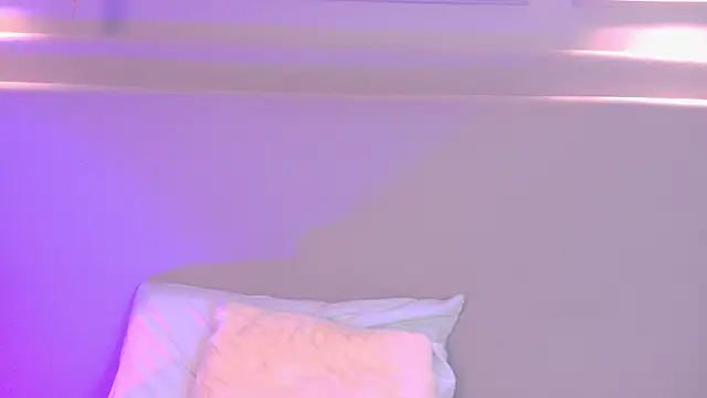 NaomiKlarc webcam