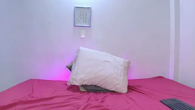 Nikki__uwu webcam