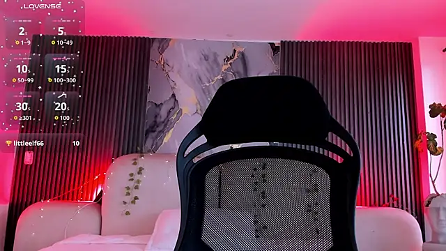 CarolineFyre webcam