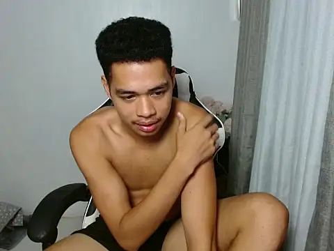 curlyasian_njxx