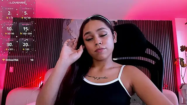 CarolineFyre webcam