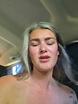 Lilmissvyx live sex cam