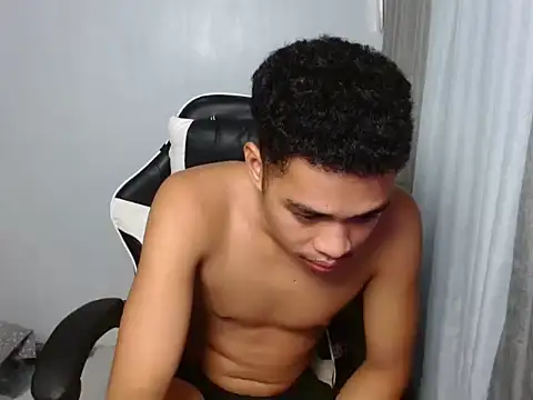 curlyasian_njxx webcam