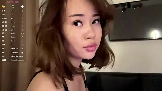 Ur_neighbor_Kira webcam