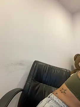 Alanna_atm_ webcam