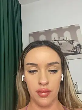 KatieCutieXooo webcam