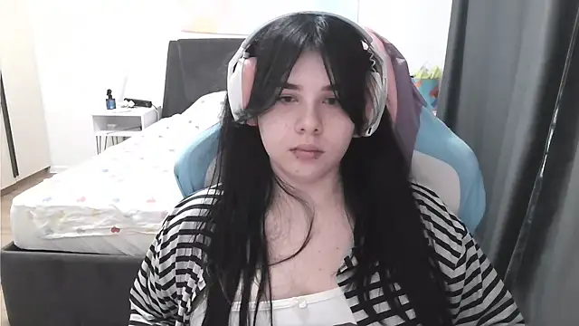 LunarMia webcam