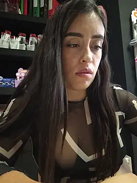 MissNyraSecret webcam