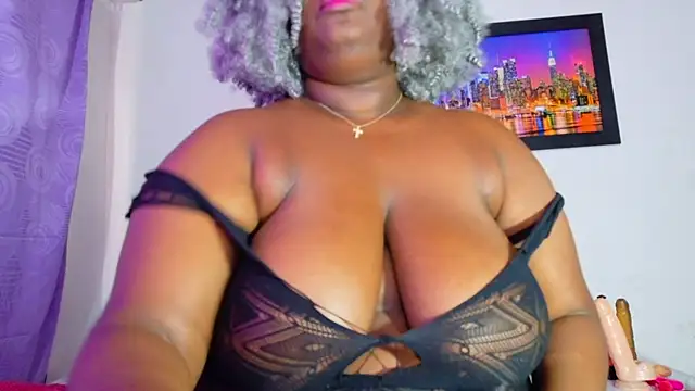 ebony_NeighborMoans webcam