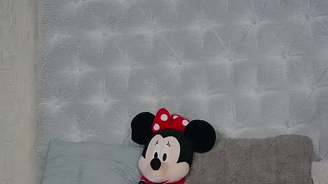 LexxyBloom webcam
