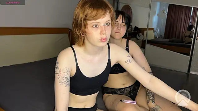 MiaAndAlice webcam
