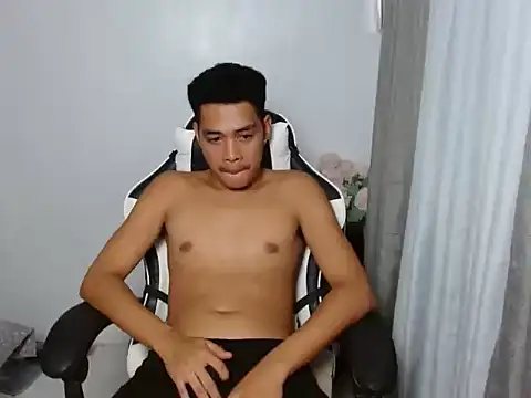 curlyasian_njxx