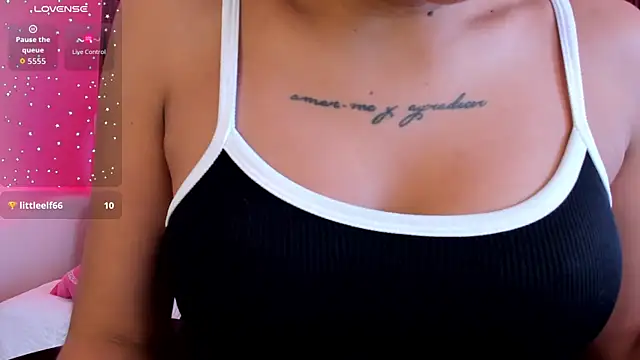 CarolineFyre webcam