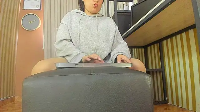 Scarlett_Barnes