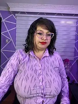 MiiaaJoness webcam