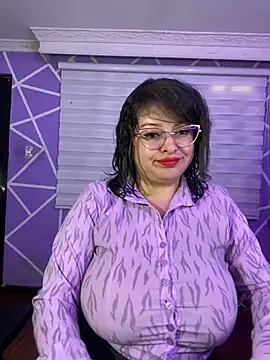 MiiaaJoness webcam