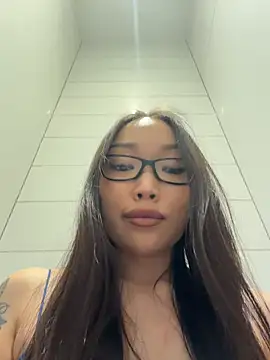 trytomakememoam live cam on StripChat