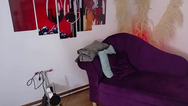 emma_sexxy live cam on StripChat