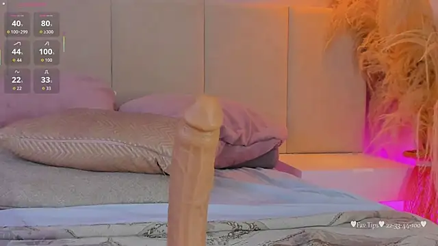 aprilebony_ webcam