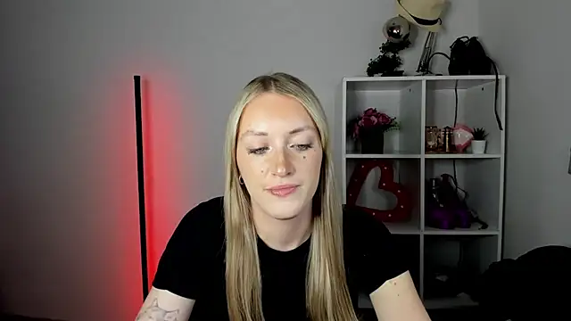 EvelynBlond webcam