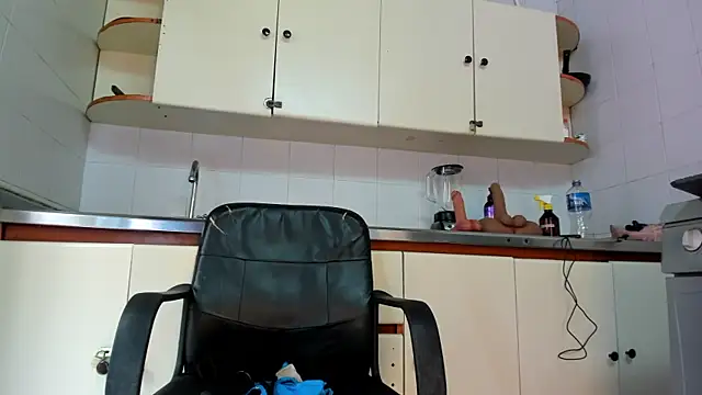 BustyGlow webcam