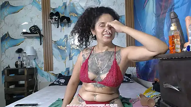 CataleyaRosee webcam