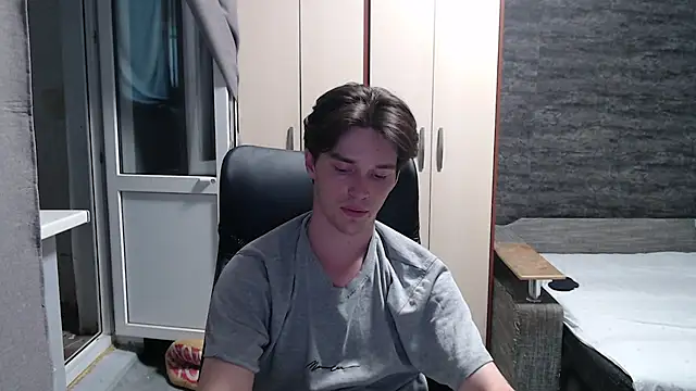 arthur___king (M twink) - Stand up and show body