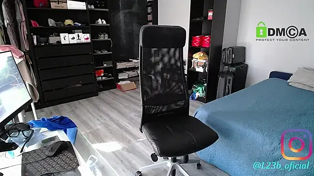 latinoo23bom webcam