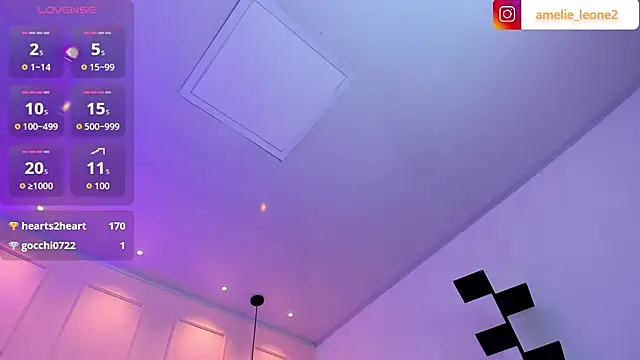 AMELIELEONE webcam