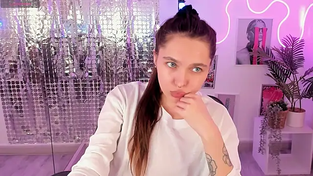 ChloeSunny webcam