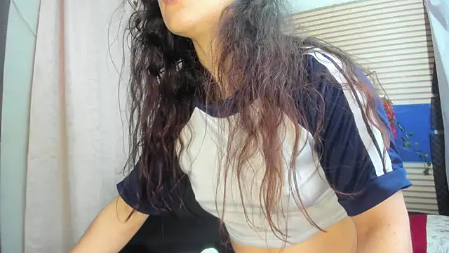 rosse_2504 live cam on StripChat