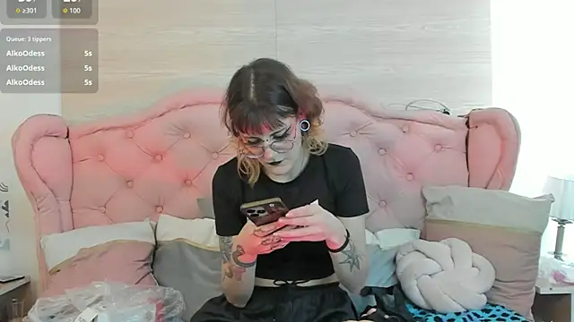 Rossiee_huntt live cam on StripChat