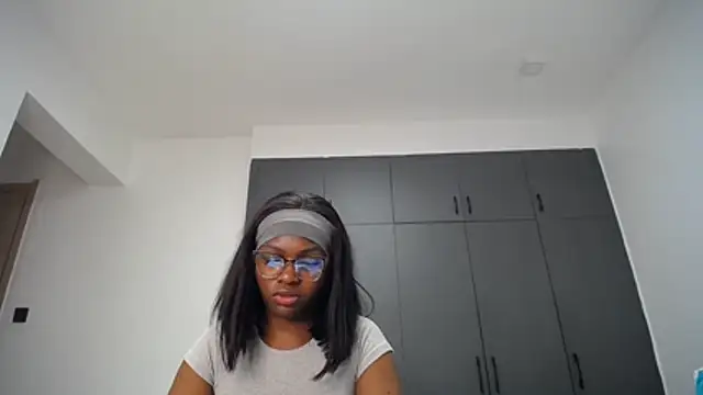 Pretty_Liya08 live cam on StripChat