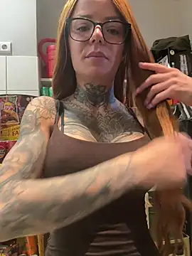 SkinnyLilly webcam