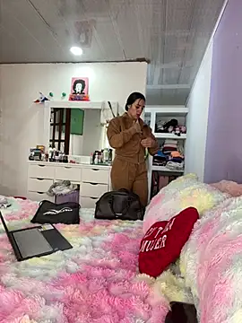Marianahb-e live cam on StripChat