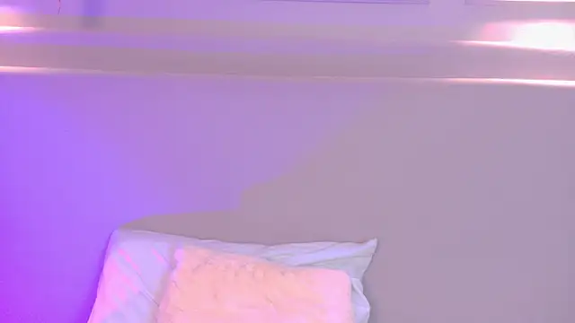 NaomiKlarc webcam
