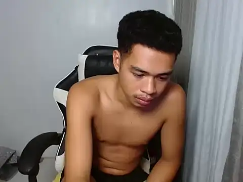 curlyasian_njxx webcam