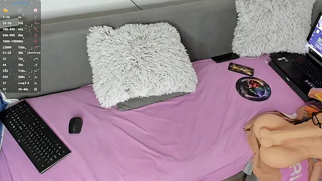 AlicePlushWhispers webcam